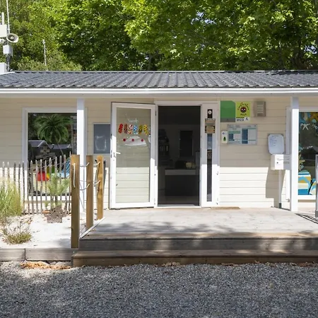 Camping Les Arbousiers אתר קמפינג